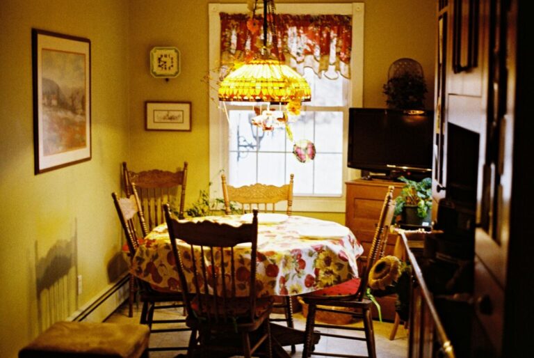 a dinning room with a table and chairs