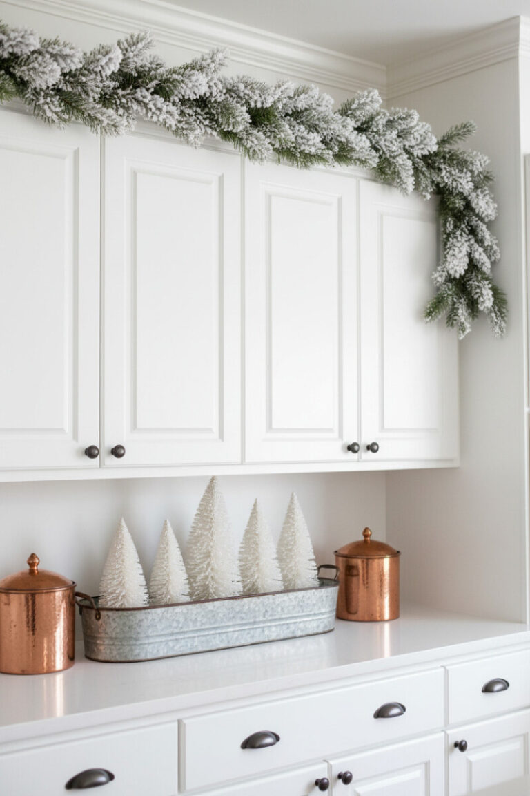 29 Christmas Kitchen Cabinet Decor Ideas for a Festive Holiday - Tale ...