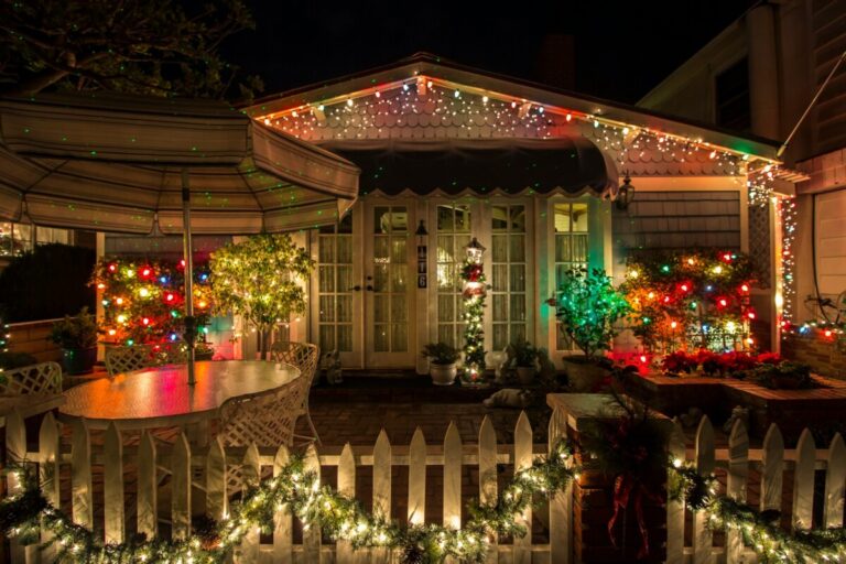 a house with christmas lights